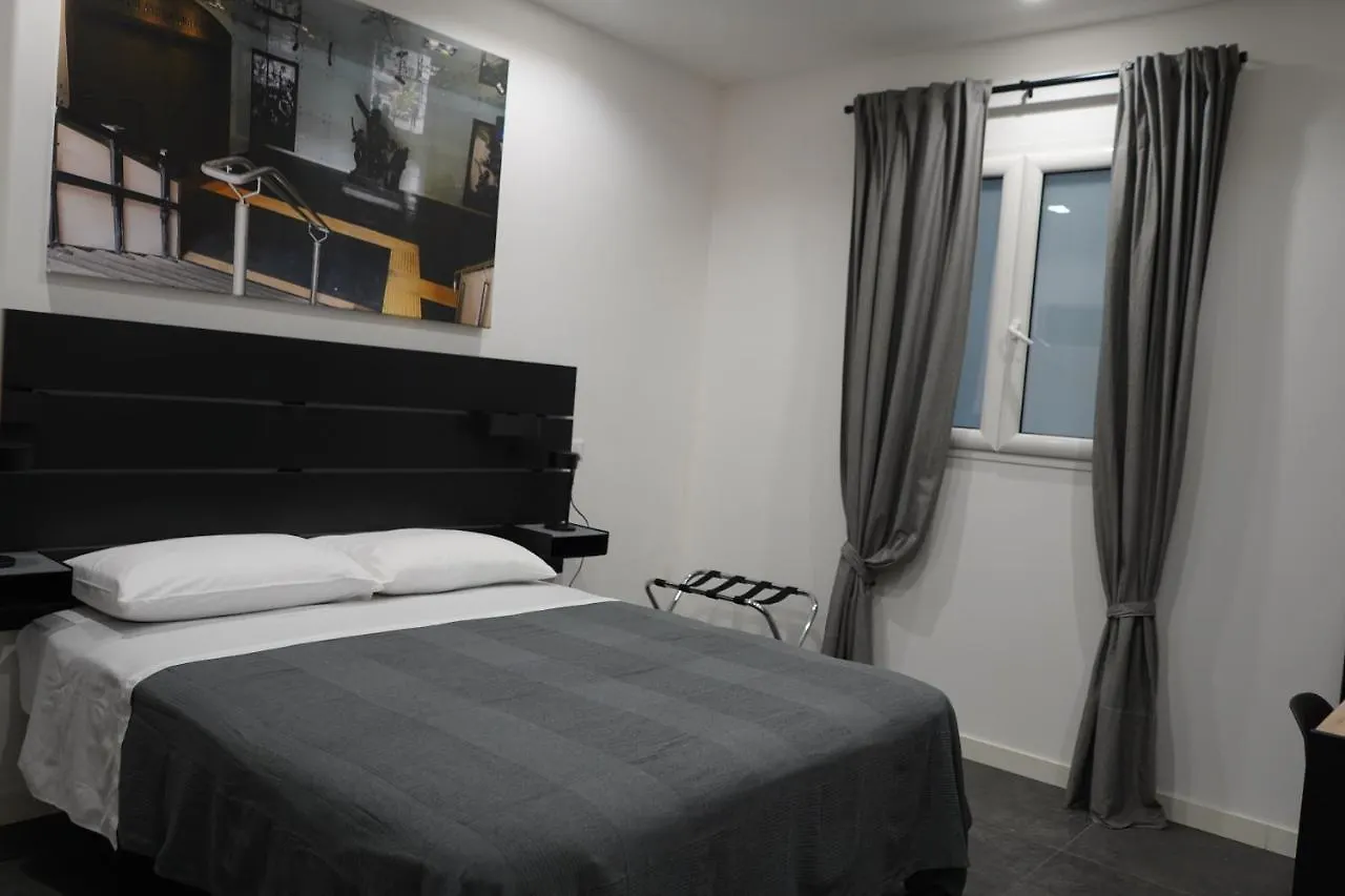 Dimora Metro Santacroce Bed & Breakfast Naples